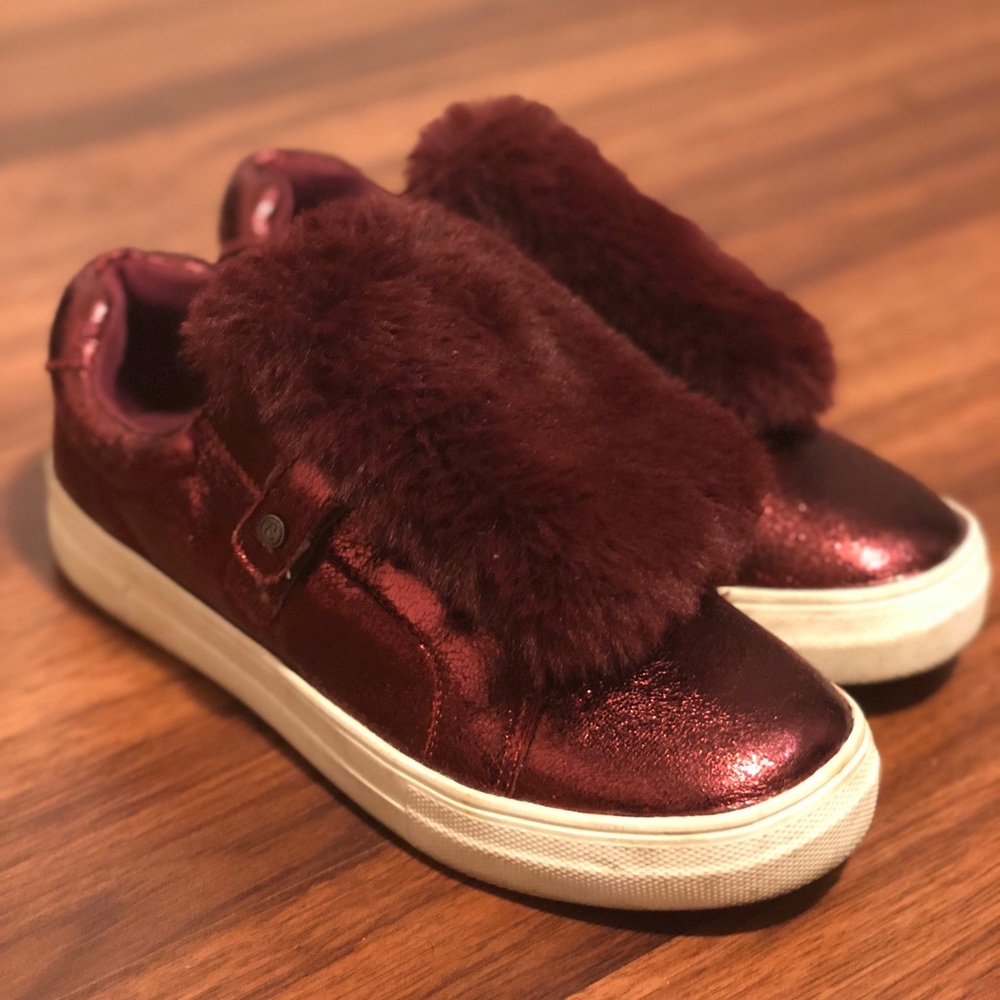 🎀 Girls Faux Fur Metallic Sneaker 🎀
